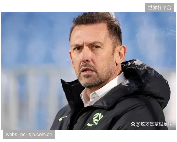 主帅波波维奇在预选赛中多次变换阵型,显示其战术储备或将成为世界杯的变招。 主帅波波维奇在预选赛中多次变换阵型,显示其战术储备或将成为世界杯的变招。